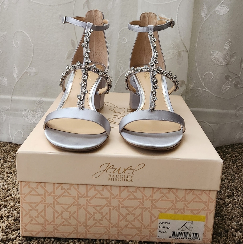 Jewel Badgley Mischka